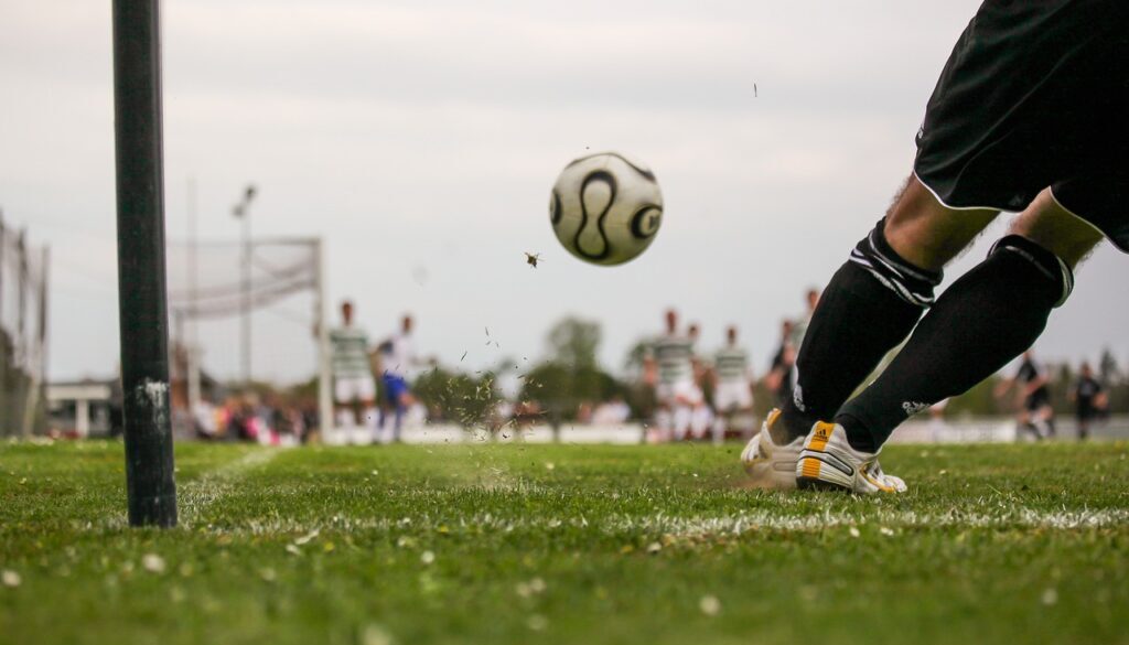 Współpraca szkół z lokalnymi klubami sportowymi – jak szkoły wspierają rozwój sportu?