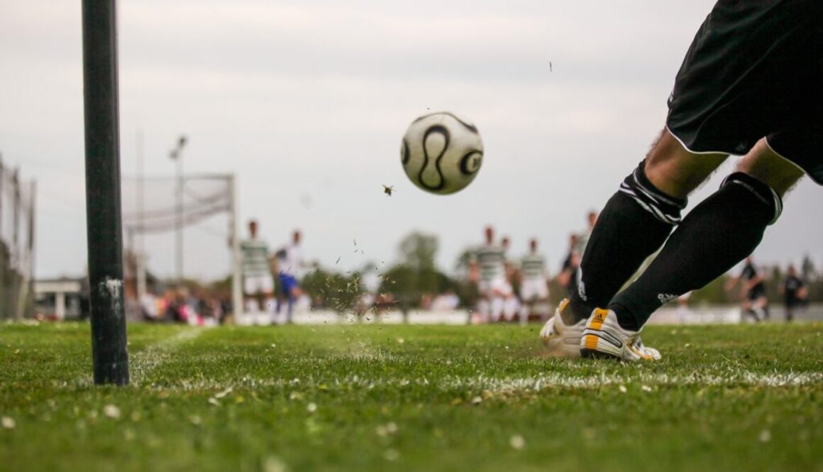Współpraca szkół z lokalnymi klubami sportowymi – jak szkoły wspierają rozwój sportu?