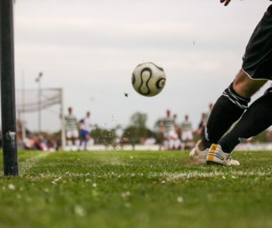 Współpraca szkół z lokalnymi klubami sportowymi – jak szkoły wspierają rozwój sportu?