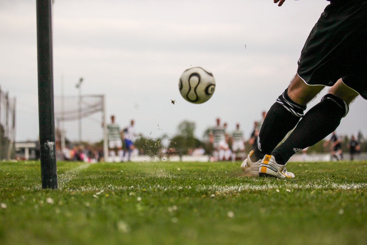 Współpraca szkół z lokalnymi klubami sportowymi – jak szkoły wspierają rozwój sportu?